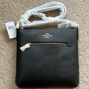 NEW COACH ROWAN FILE BAG (COACH C1556)
IM GOLD /BLACK - NEW WITH TAGS